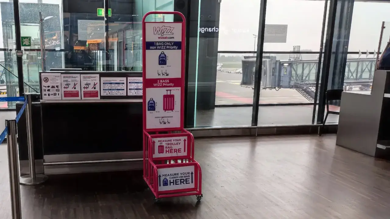 Wizzair bagaż podręczny: sprawdź wymiary walizki i plecaka. Tu zmierzysz swój bagaż podręczny.
