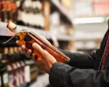 Wwóz alkoholu do Chin: Ile litrów bez cła? Poradnik 2024