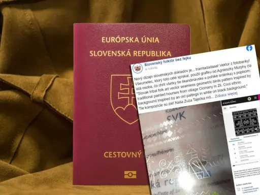 Czerwony paszport Słowacji leży na brązowym tle, obok niego znajduje się fragment ekranu z informacją o wzorze paszportu.