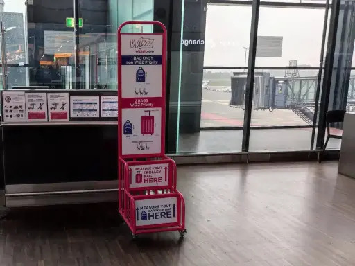 Wizzair bagaż podręczny: sprawdź wymiary walizki i plecaka. Tu zmierzysz swój bagaż podręczny.