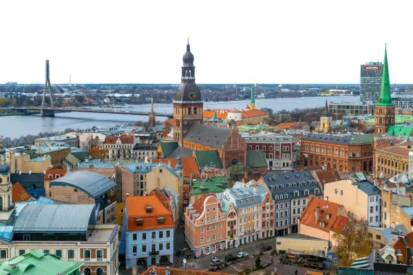 Ryga: Bezpieczne miasto? Poznaj fakty i unikaj zagrożeń